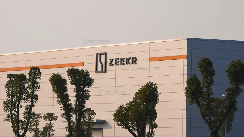 吉利汽车 极氪工厂 · 支架应用现场