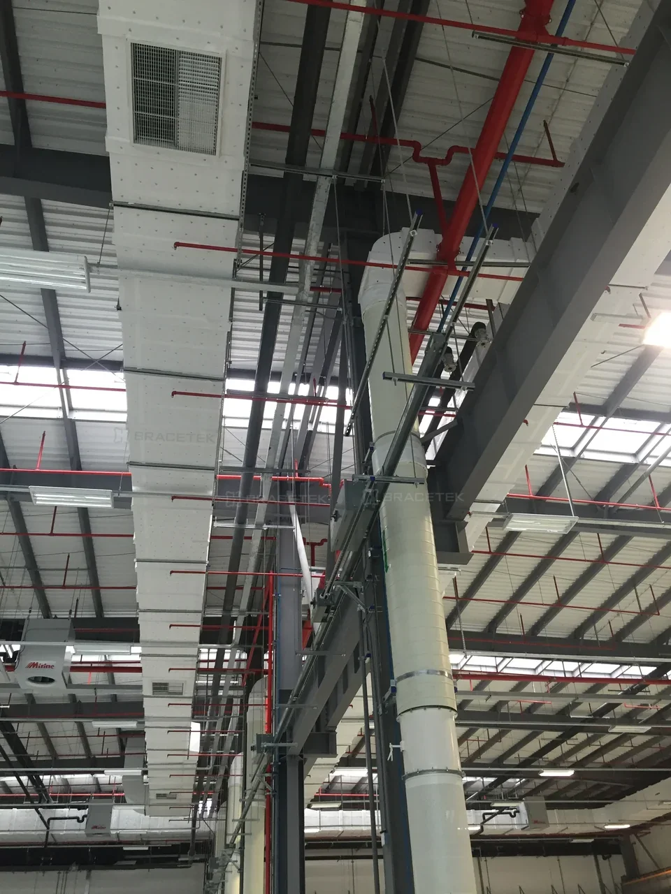厂房纵向管线布置