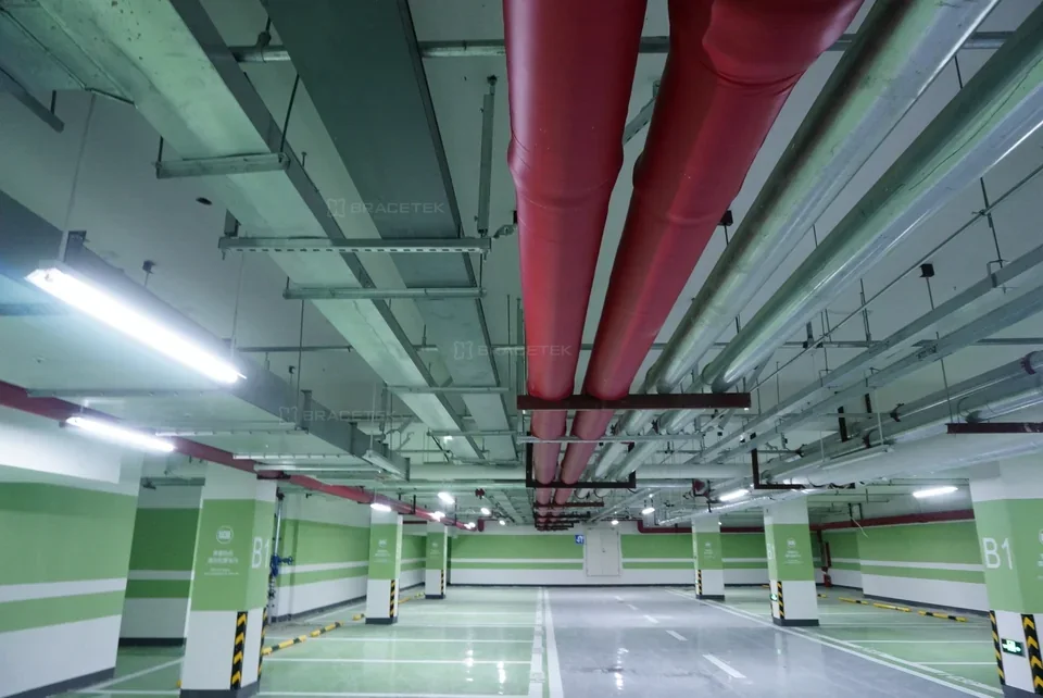 地下空间通道与顶部管线整体视角